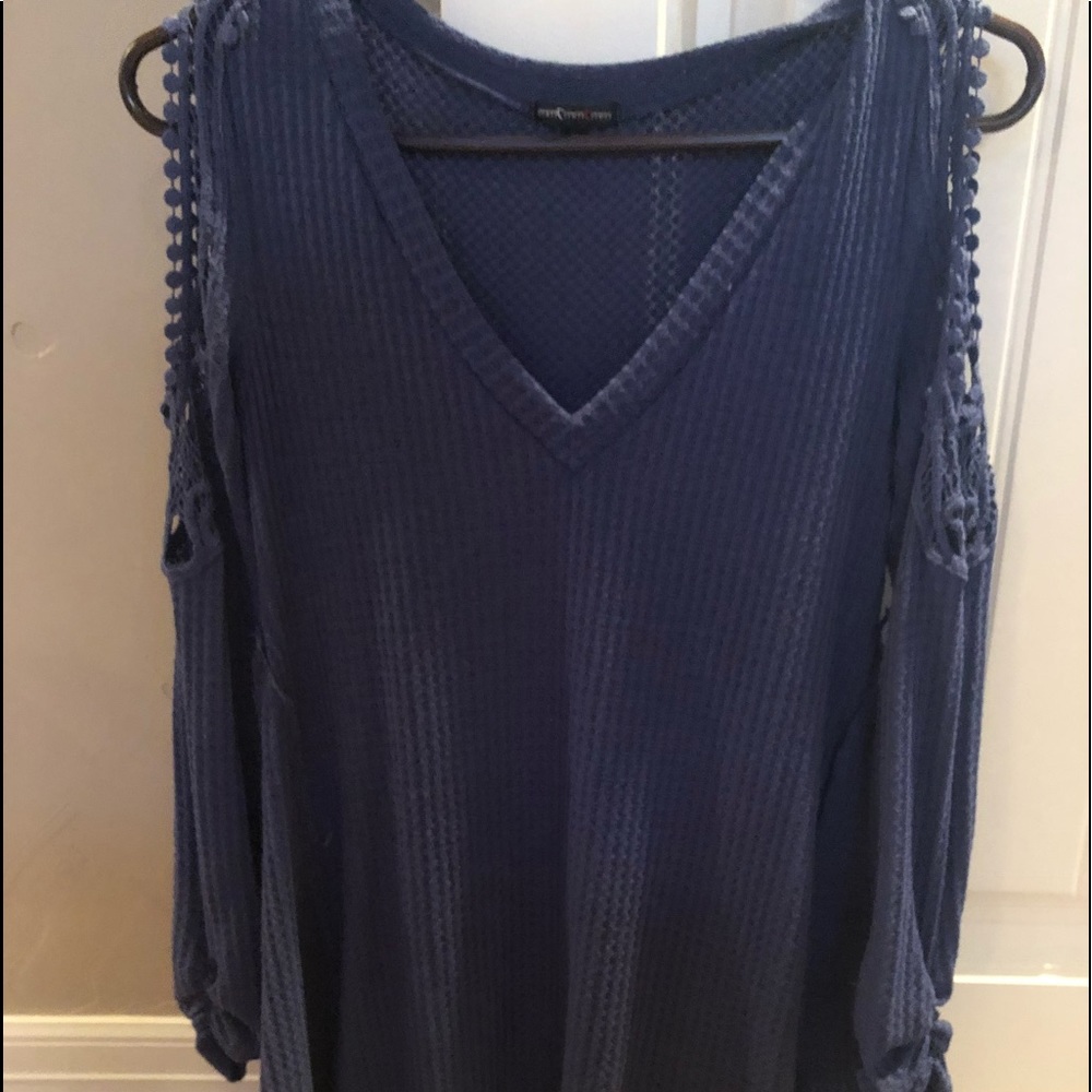 Open shoulder top